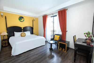 Triple Room with Balcony — Hanoi Center Silk Boutique Hotel & Travel